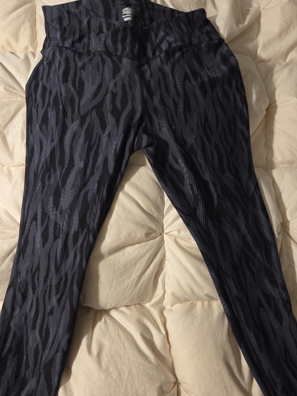 Athletic Works Black and Dark Gray Patterned High-Rise Leggings